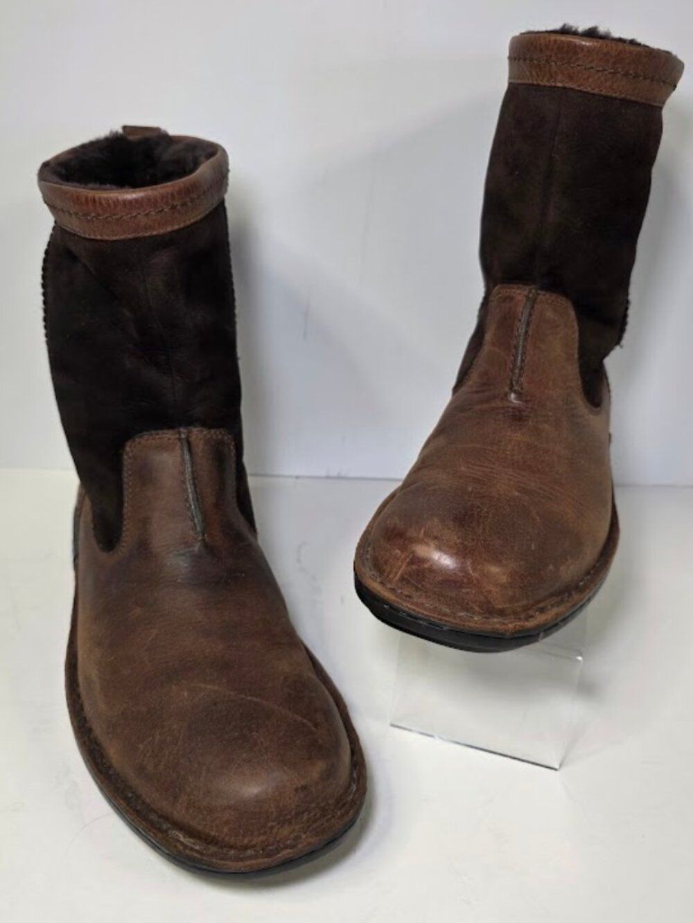 UGG Australia Beacon Leather Sheepskin Pull On Boots 9.5